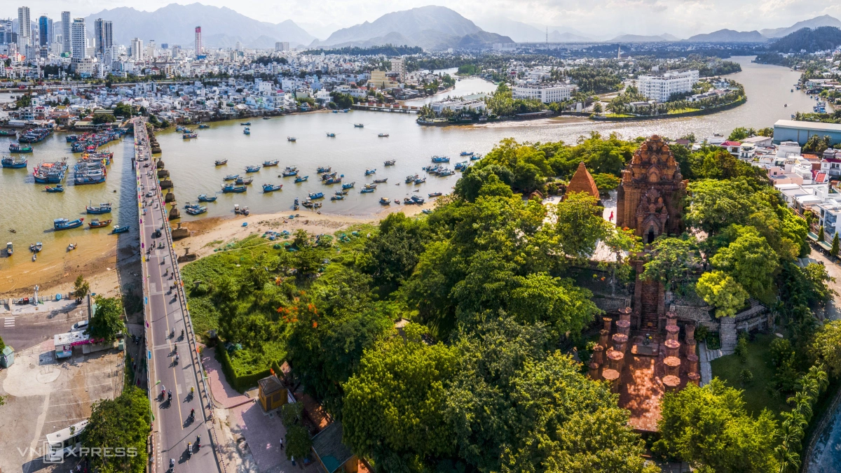 Tháp bà Ponagar - Nguồn: VnExpress